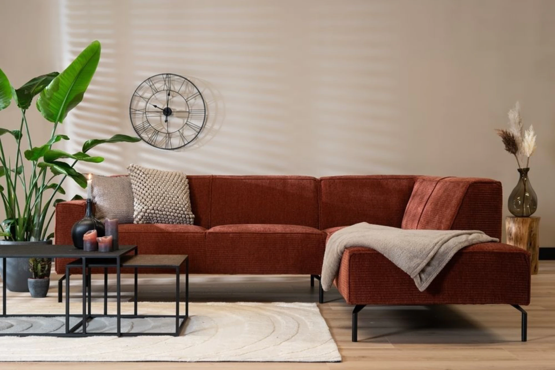 Luwes 5Z RIB | modern sofa in ribbed fabric with metal Durable, comfortable and modern sofa in corduroy with a black metal base. Corduroy sofa made of recycled polyester, 3-seater sofa - TEAK2.