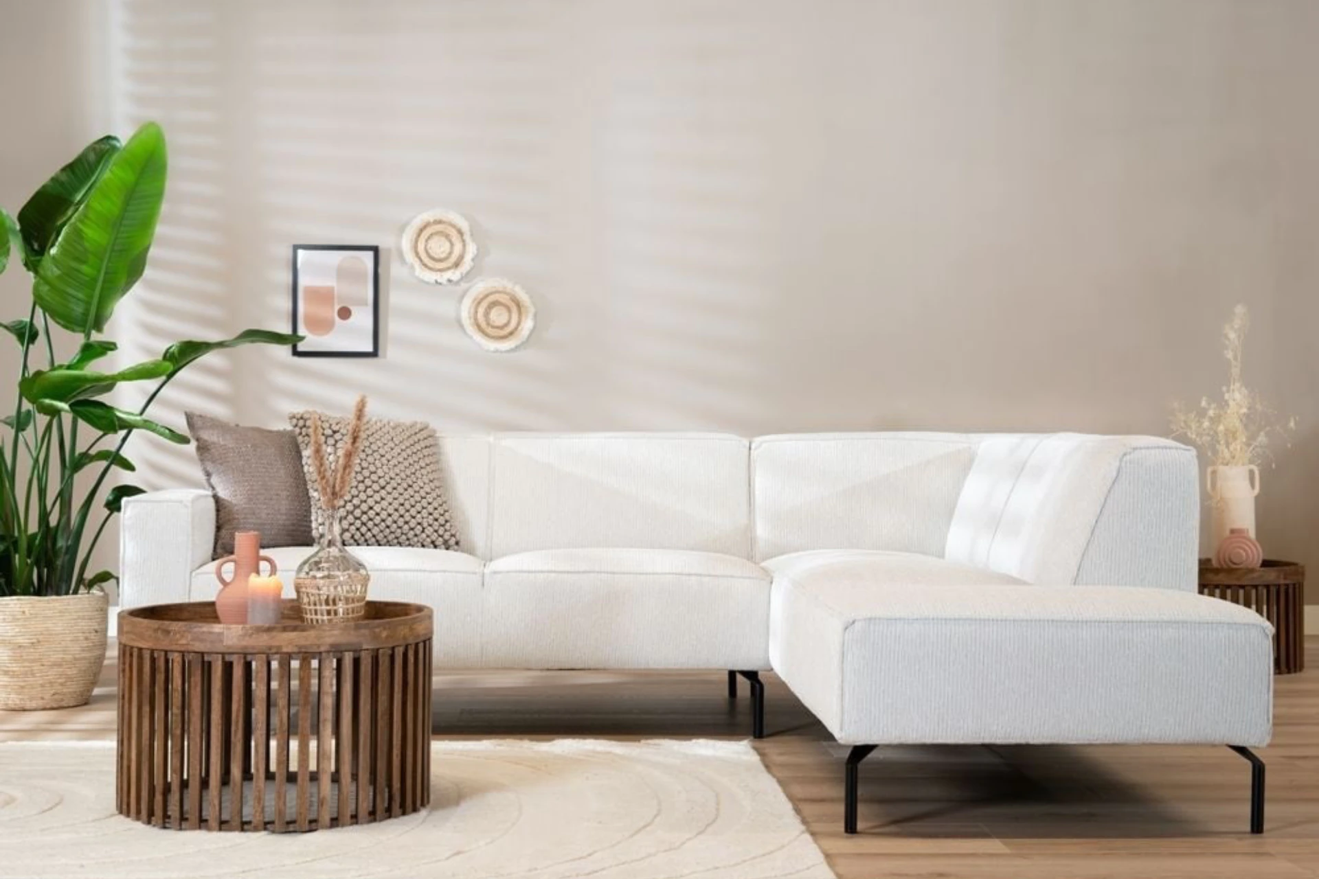 Luwes 5Z RIB | modern sofa in ribbed fabric with metal Durable, comfortable and modern sofa in corduroy with a black metal base. Corduroy sofa made of recycled polyester, 3-seater sofa - TEAK2.