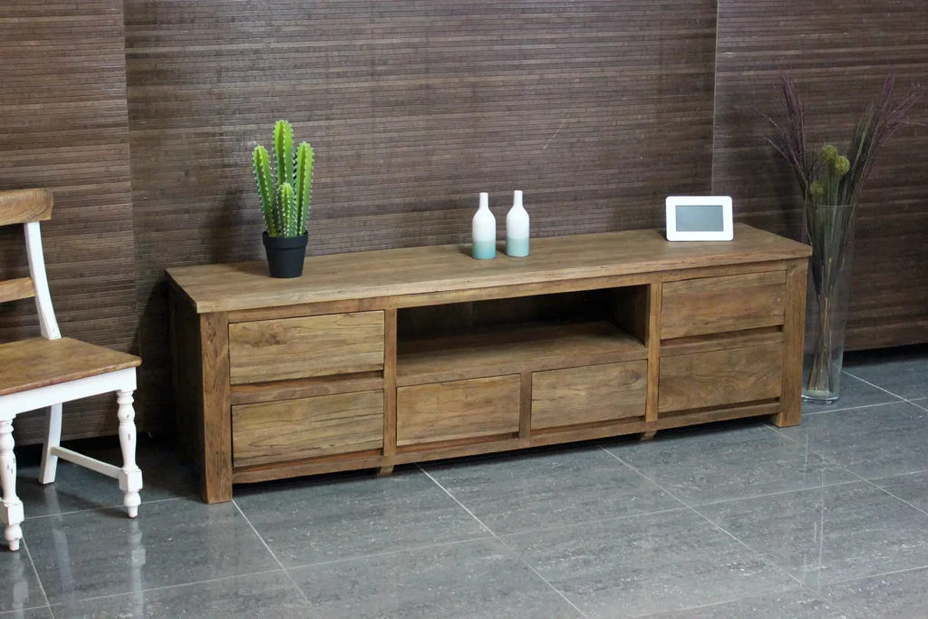 Het grootste assortiment moderne en landelijke Tv-meubels in teak, wit of RAL kleur vindt u bij TEAK2.