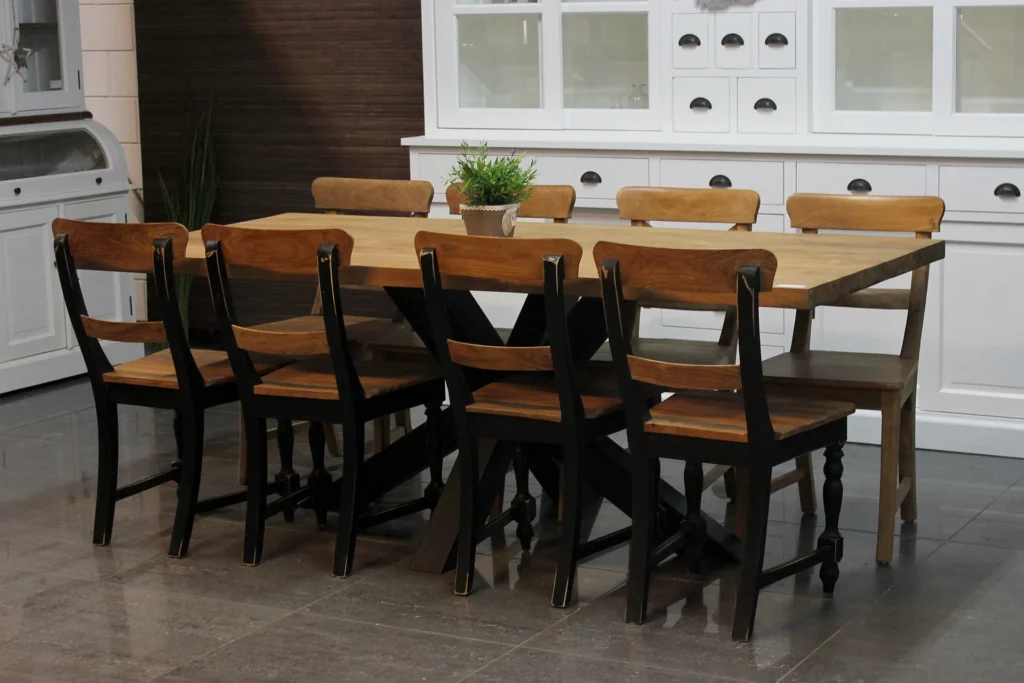 Het grootste assortiment moderne en landelijke eettafels of salontafels in teak, wit of RAL kleur vindt u bij TEAK2.
