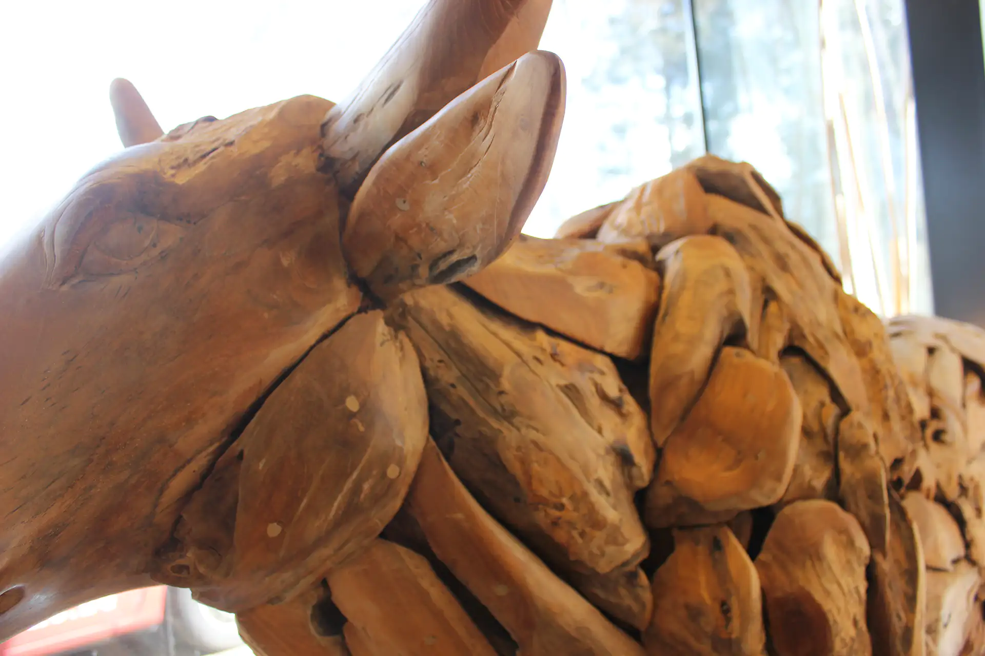 Sapi Jantan 220 | unique teak statue of a bull with teak legs Unique teak statue of a bull with teak legs. Exclusive teak bull, large size and completely sturdy - TEAK2.