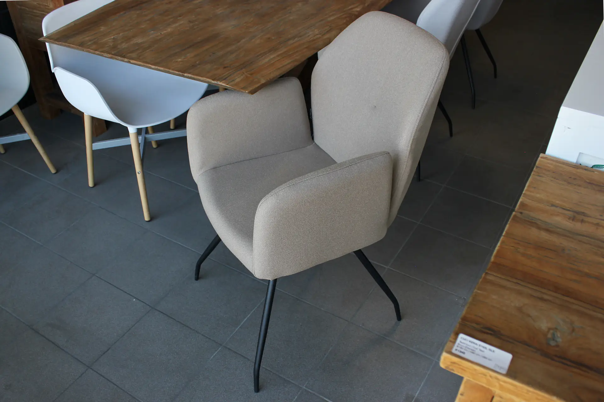 Scandic Arm POL | comfortable chair, Scandinavian look Luxurious and comfortable chair with a modern Scandinavian look. Sturdy dining chair and durable armchair made of recycled polyester - TEAK2.