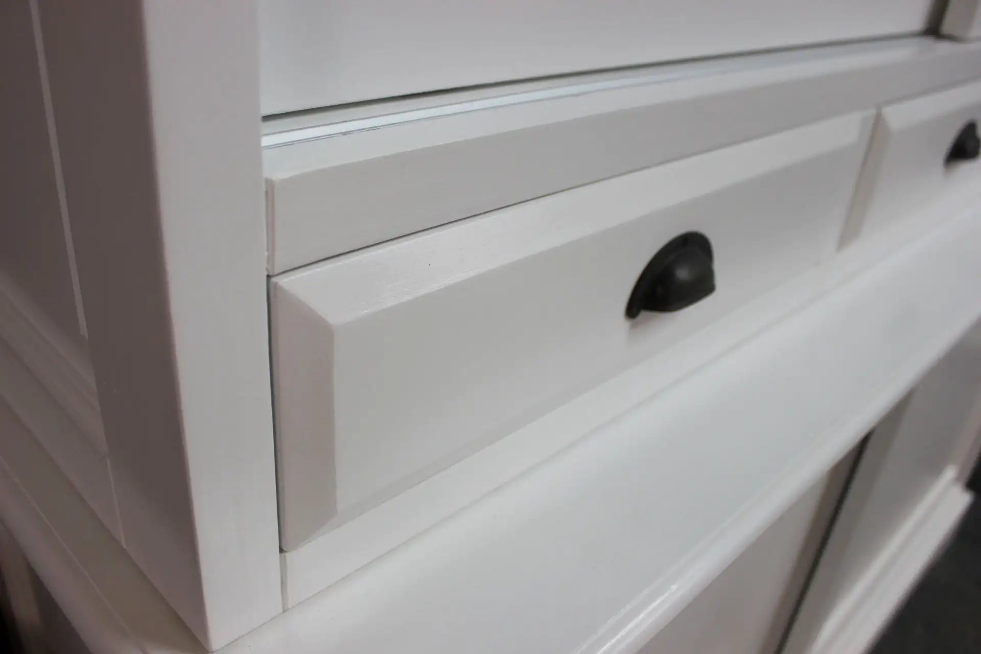 Surya 160L SW | white classic buffet cabinet, modern look White classic buffet cabinet with a modern look. Traditional buffet cabinet with authentic drawers in a modern traffic white color - TEAK2.