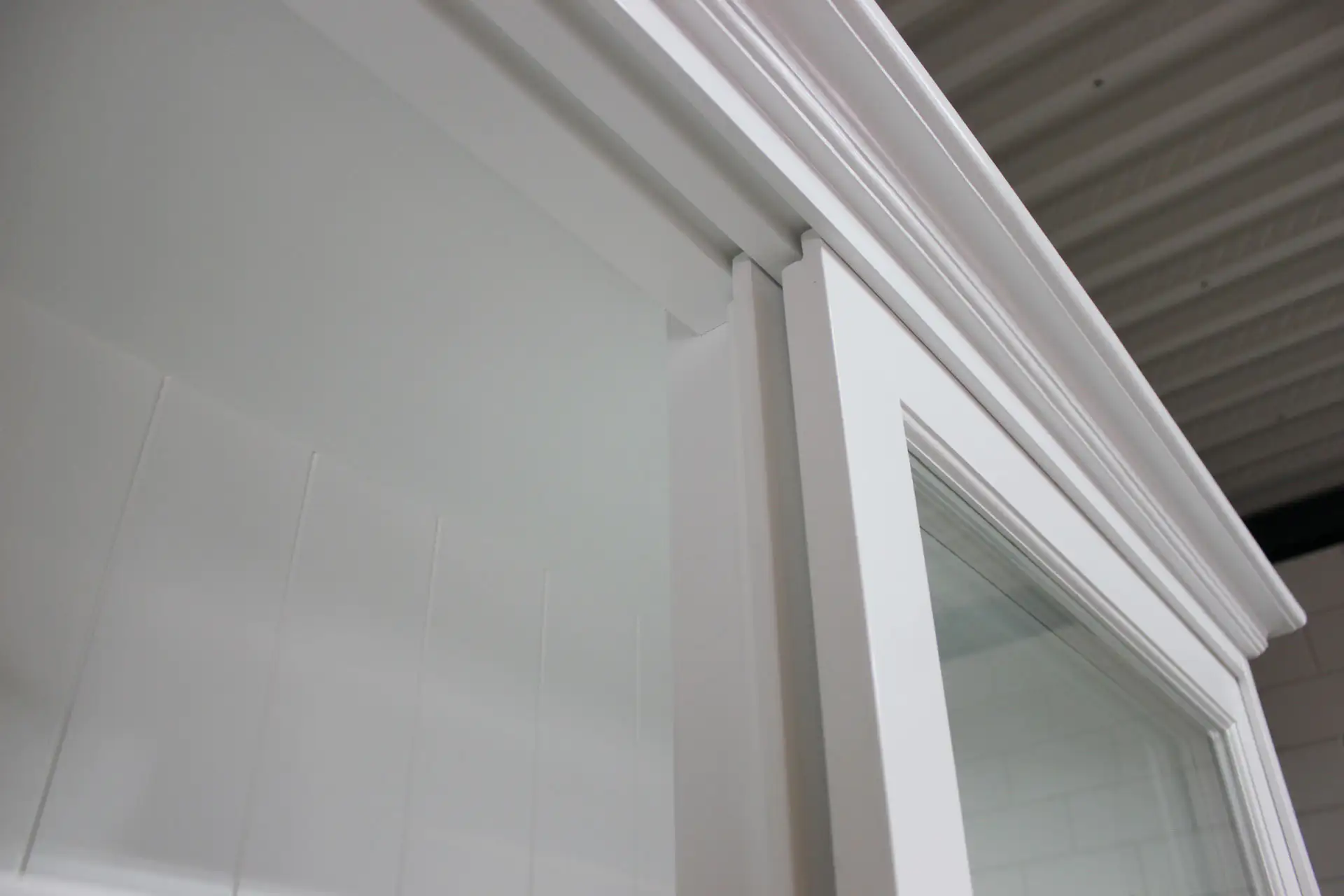 Surya 160L SW | white classic buffet cabinet, modern look White classic buffet cabinet with a modern look. Traditional buffet cabinet with authentic drawers in a modern traffic white color - TEAK2.