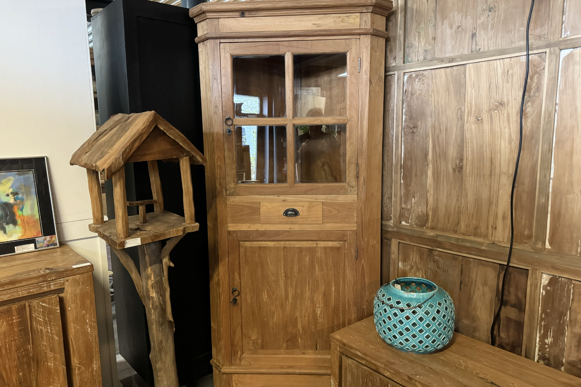 Teak Pojok 70 | Landelijke teak hoekkast in massief hout Landelijke teak hoekkast in massief hout. Kleine hoekkast in teakhout, 70x70 breed. Hoekkasten bij TEAK2.