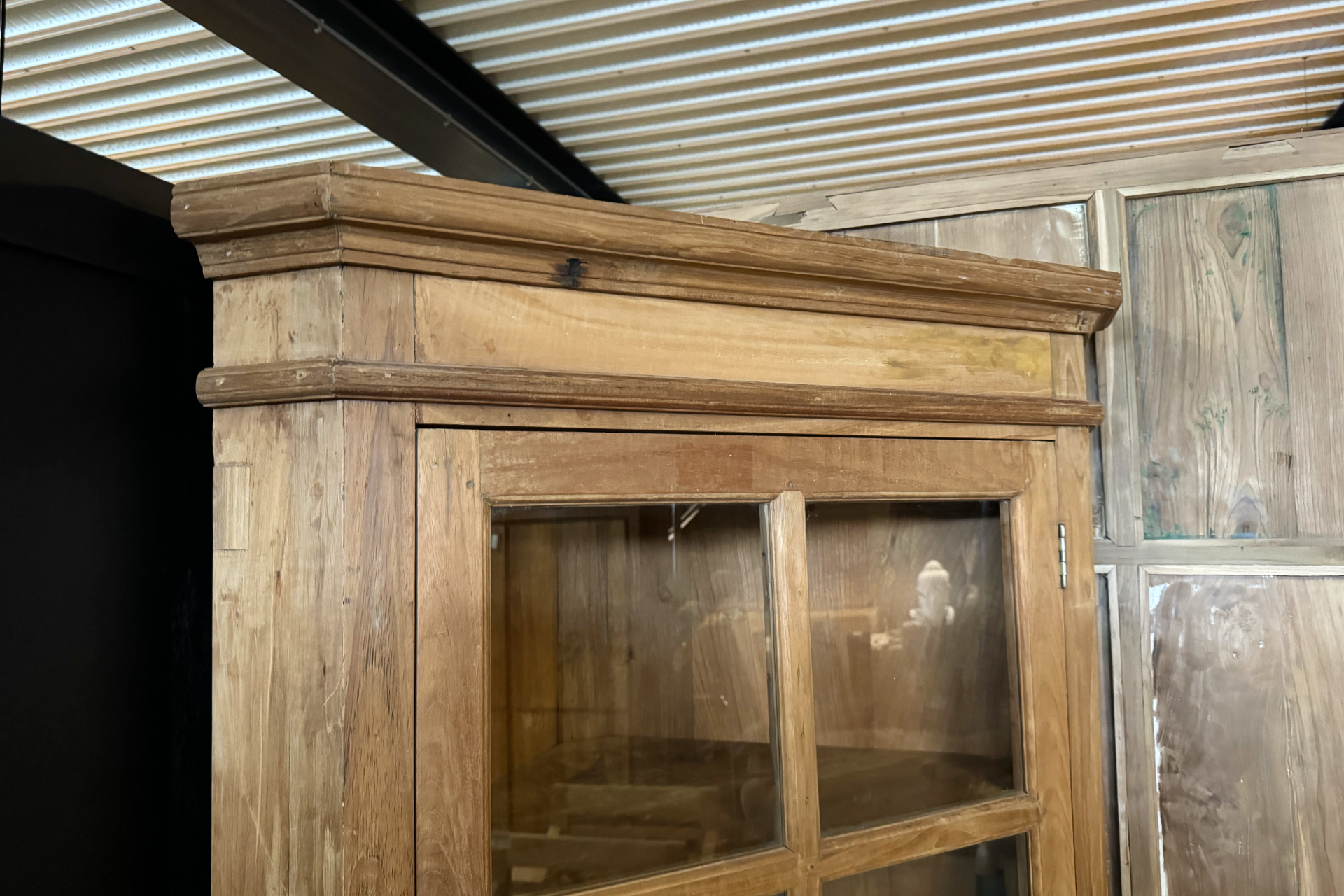 Teak Pojok 70 | Landelijke teak hoekkast in massief hout Landelijke teak hoekkast in massief hout. Kleine hoekkast in teakhout, 70x70 breed. Hoekkasten bij TEAK2.