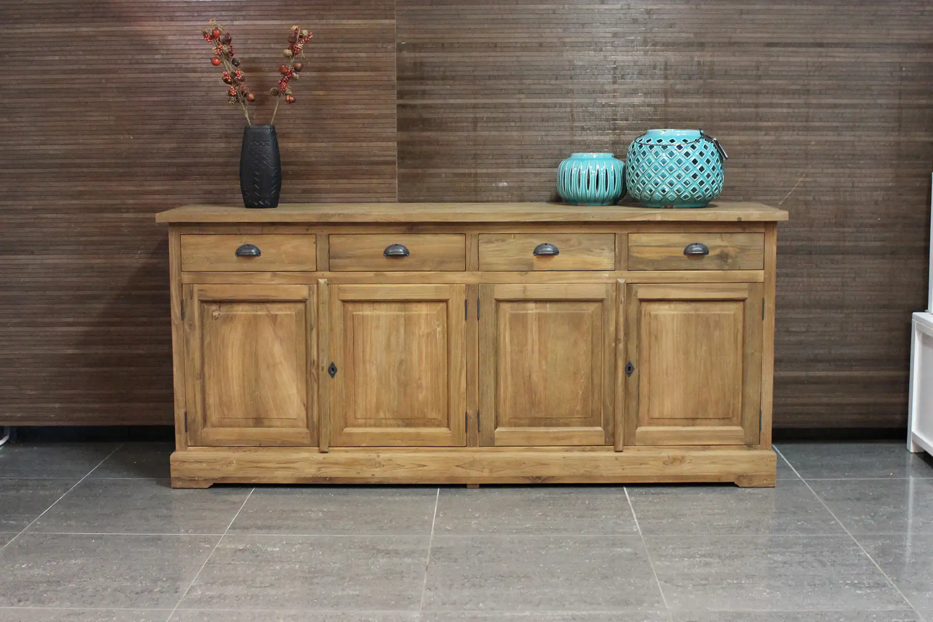 Teak Asli D100-200 | rustikale Anrichte aus Teakholz mit Schiebetüren Rustikale Anrichte aus Teakholz mit Drehtüren und Schubladen aus massivem, glattem Teakholz. Rustikale Anrichten aus Massivholz im Möbelhaus TEAK2.