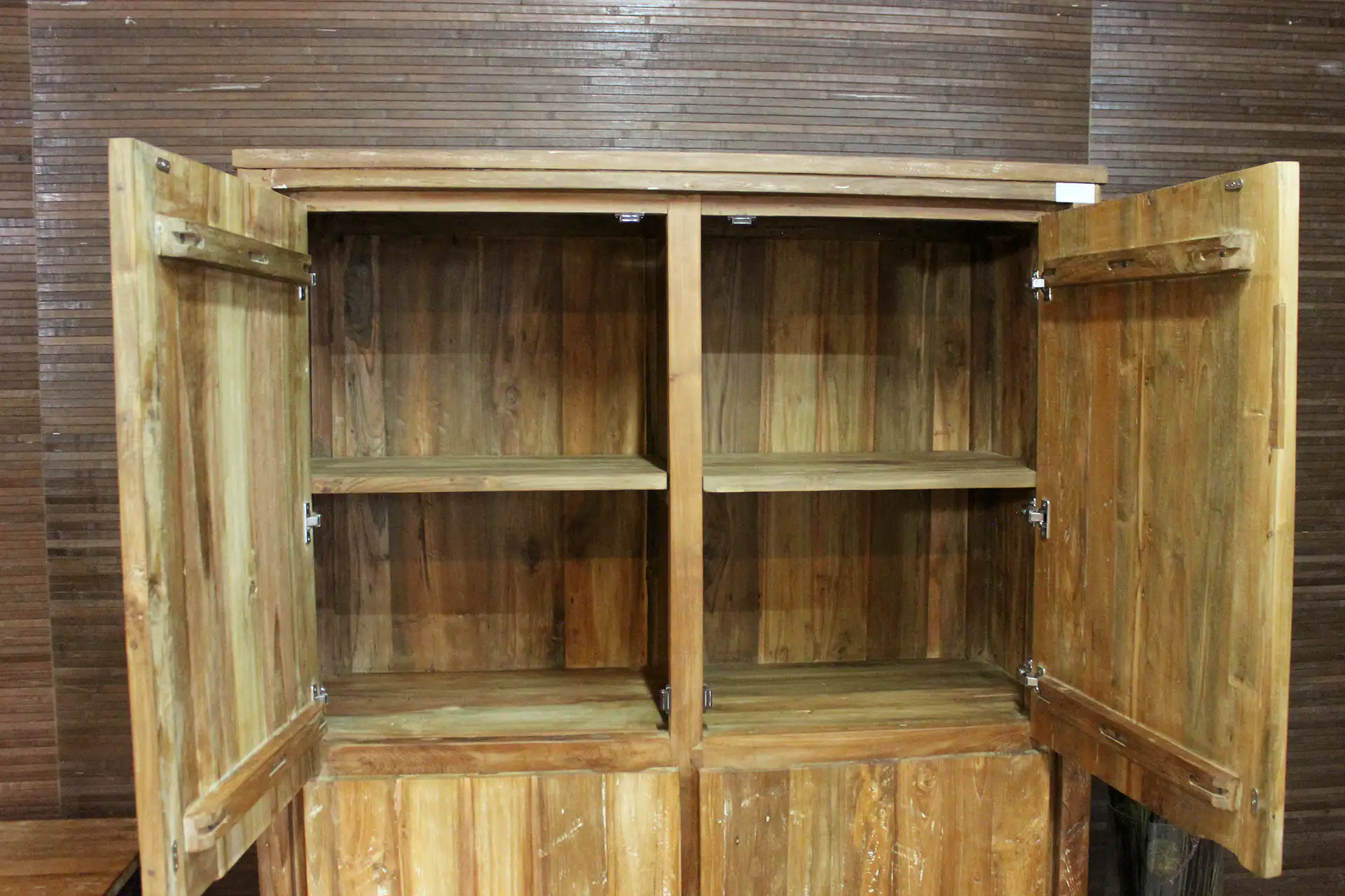 Teak Babut 130ML OLD | vaisselier moderne fermé en métal Vaisselier moderne en teck massif, en métal industriel et en teck massif. Vaisselier en teck de style moderne - TEAK2.