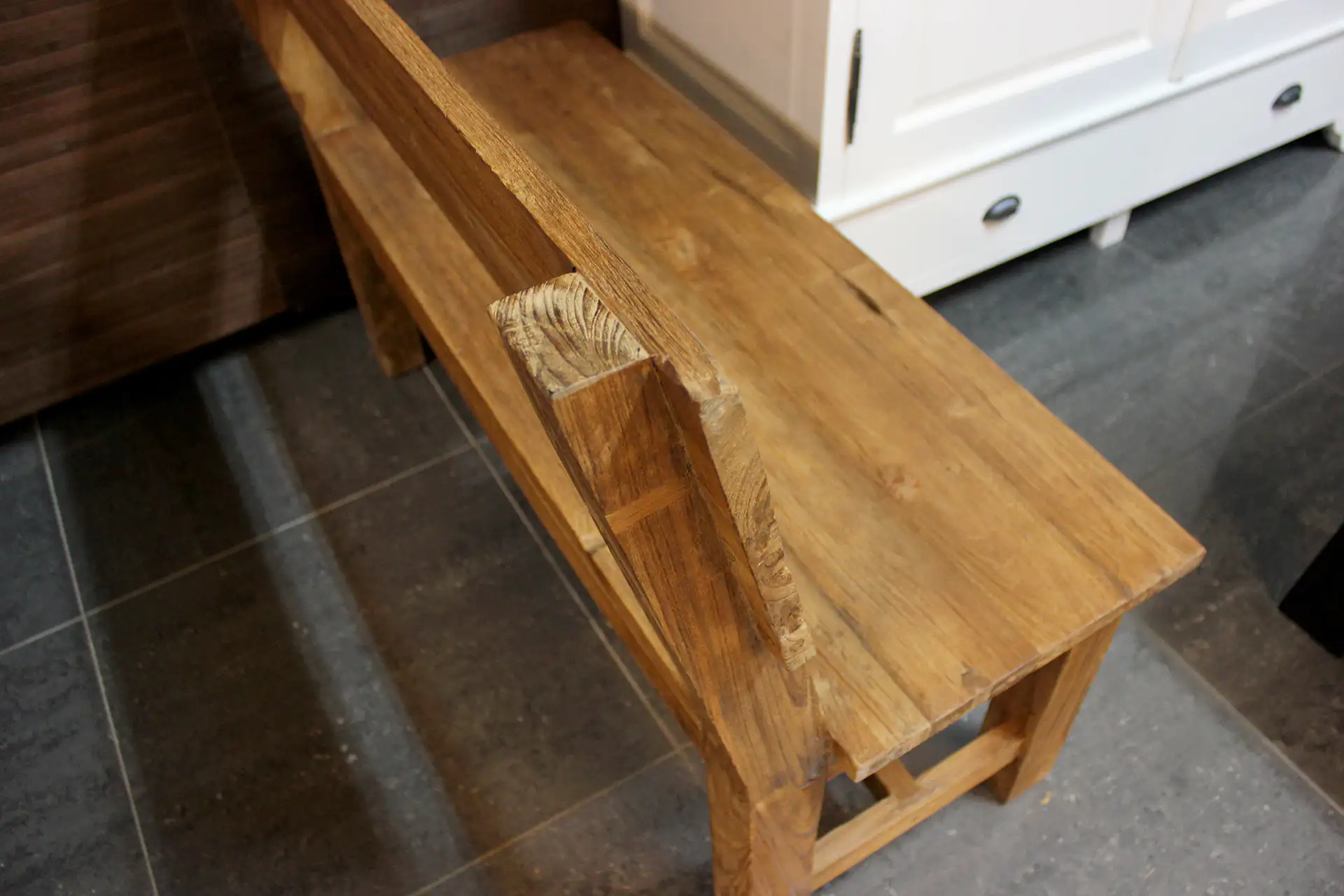 Teck Bangku Lemak 100-240 Old | banc en teck robuste Banc en teck robuste avec dossier. Banc de salle à manger en teck avec dossier, aspect moderne-rustique - TEAK2.