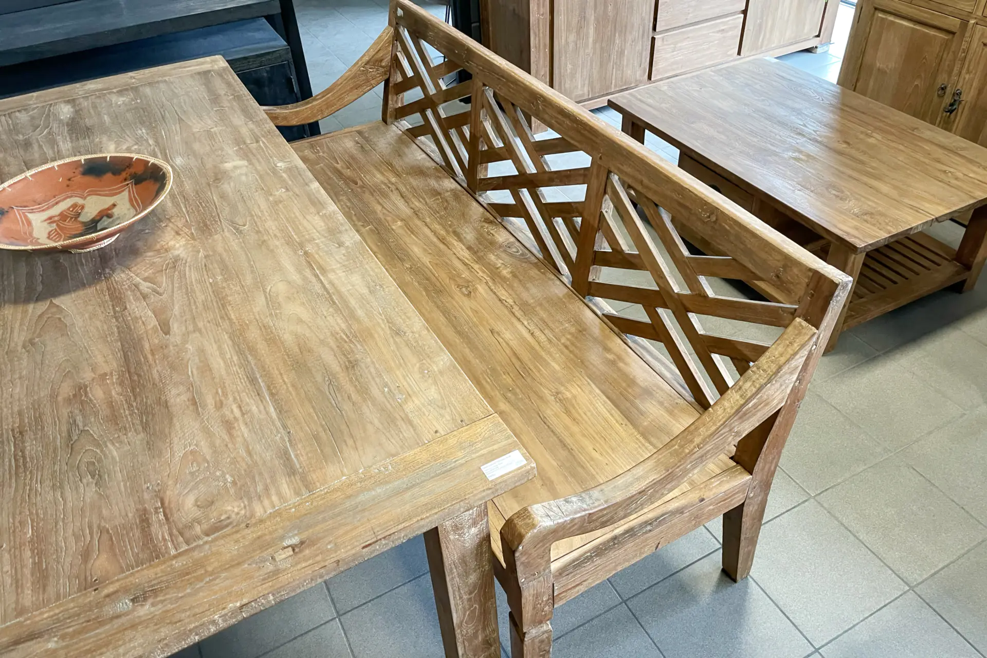 Teak Bangku Lintas 200L Old | luxuriöse Teak-Innenbank mit Rückenlehne Luxus-Innenbank aus Teakholz mit Rückenlehne aus altem Teakholz. Stabile Holz-Innenbank mit Kreuz in der Rückenlehne – TEAK2.