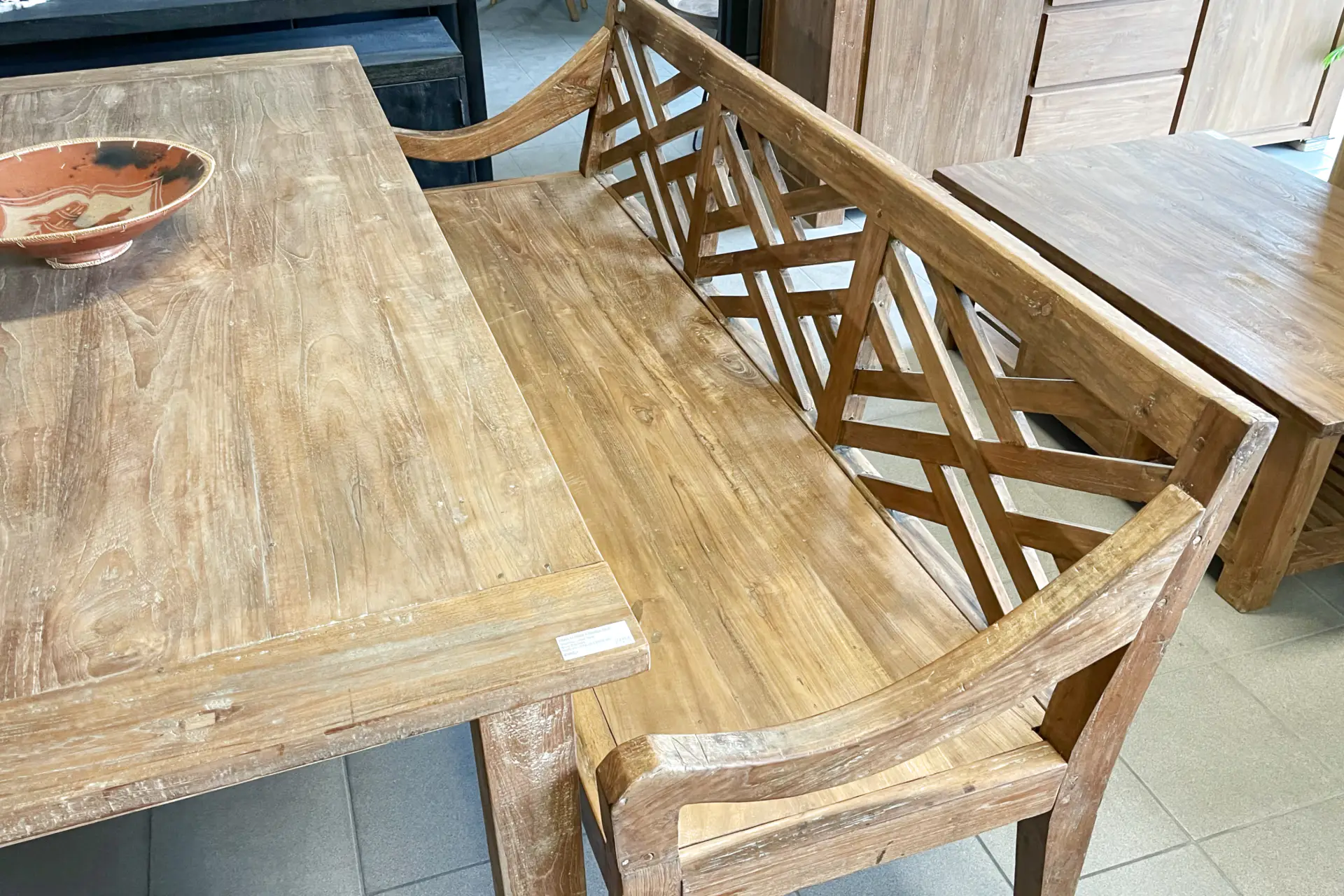 Teak Bangku Lintas 200L Old | luxuriöse Teak-Innenbank mit Rückenlehne Luxus-Innenbank aus Teakholz mit Rückenlehne aus altem Teakholz. Stabile Holz-Innenbank mit Kreuz in der Rückenlehne – TEAK2.