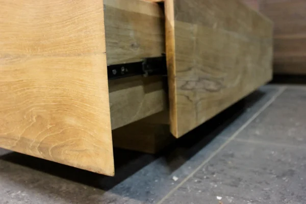 Minimalistischer Couchtisch aus Holz, glattes Teakholz aus Indonesien. Hochwertiges Teakholz, minimalistischer Couchtisch aus Teakholz – Möbelgeschäft TEAK2.