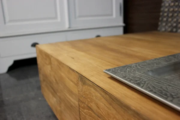 Minimalistischer Couchtisch aus Holz, glattes Teakholz aus Indonesien. Hochwertiges Teakholz, minimalistischer Couchtisch aus Teakholz – Möbelgeschäft TEAK2.