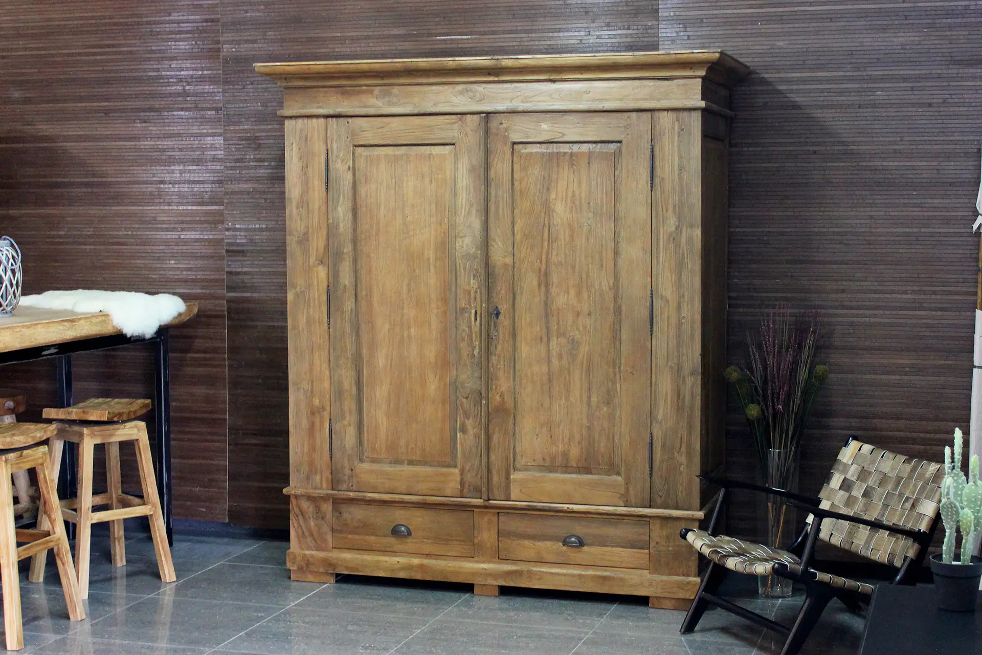 Teak Berbusana 130-190L Old | spacieuse garde-robe en teck Grande armoire en teck de style campagnard. Armoire, garde-robe ou dressing pratique en teck - TEAK2.