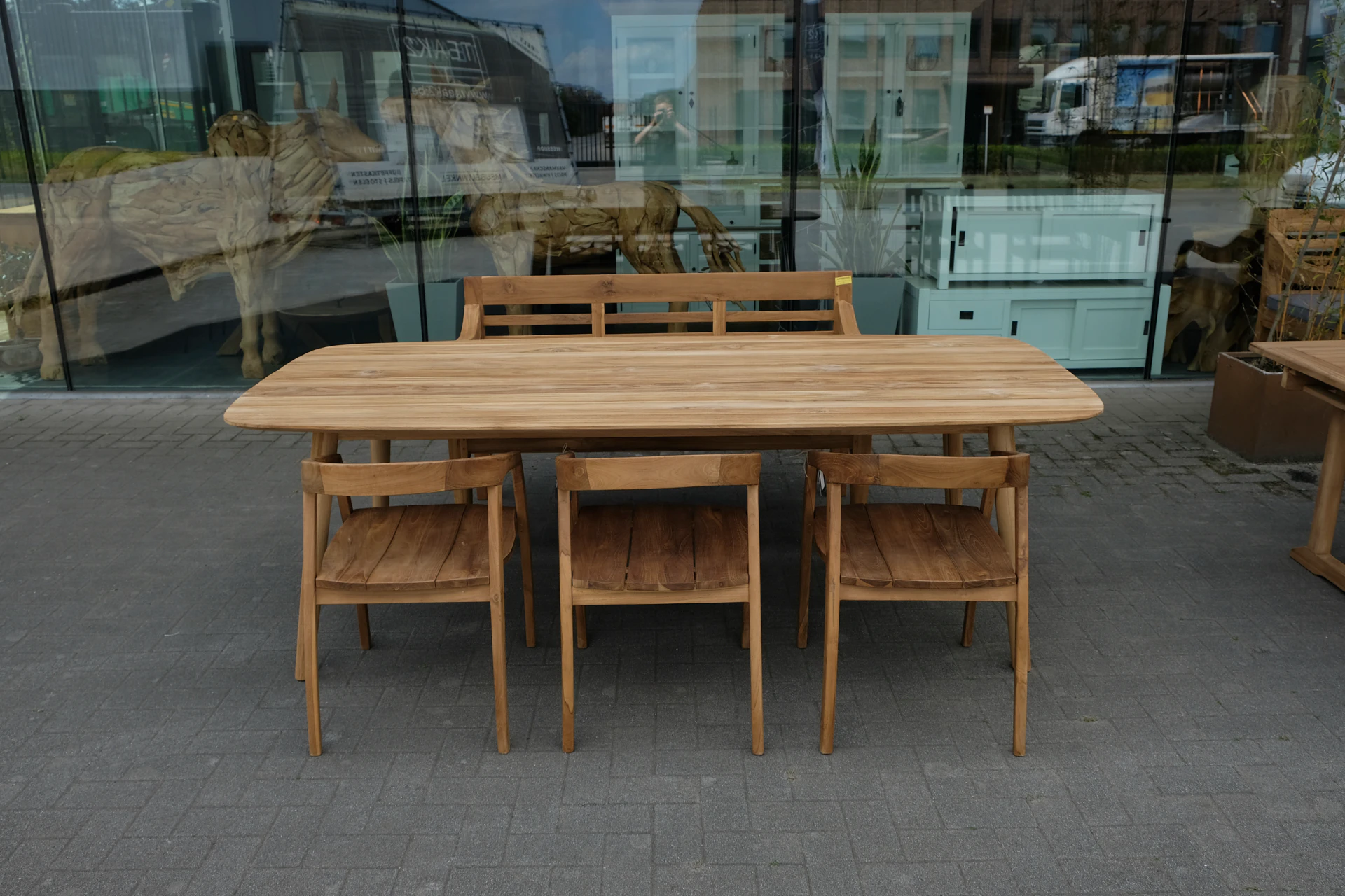 Teak Bersih O180-240 | teak retro garden table, scandi Teak retro garden table for outdoor use, Scandinavian design garden furniture of the highest quality at furniture store TEAK2.