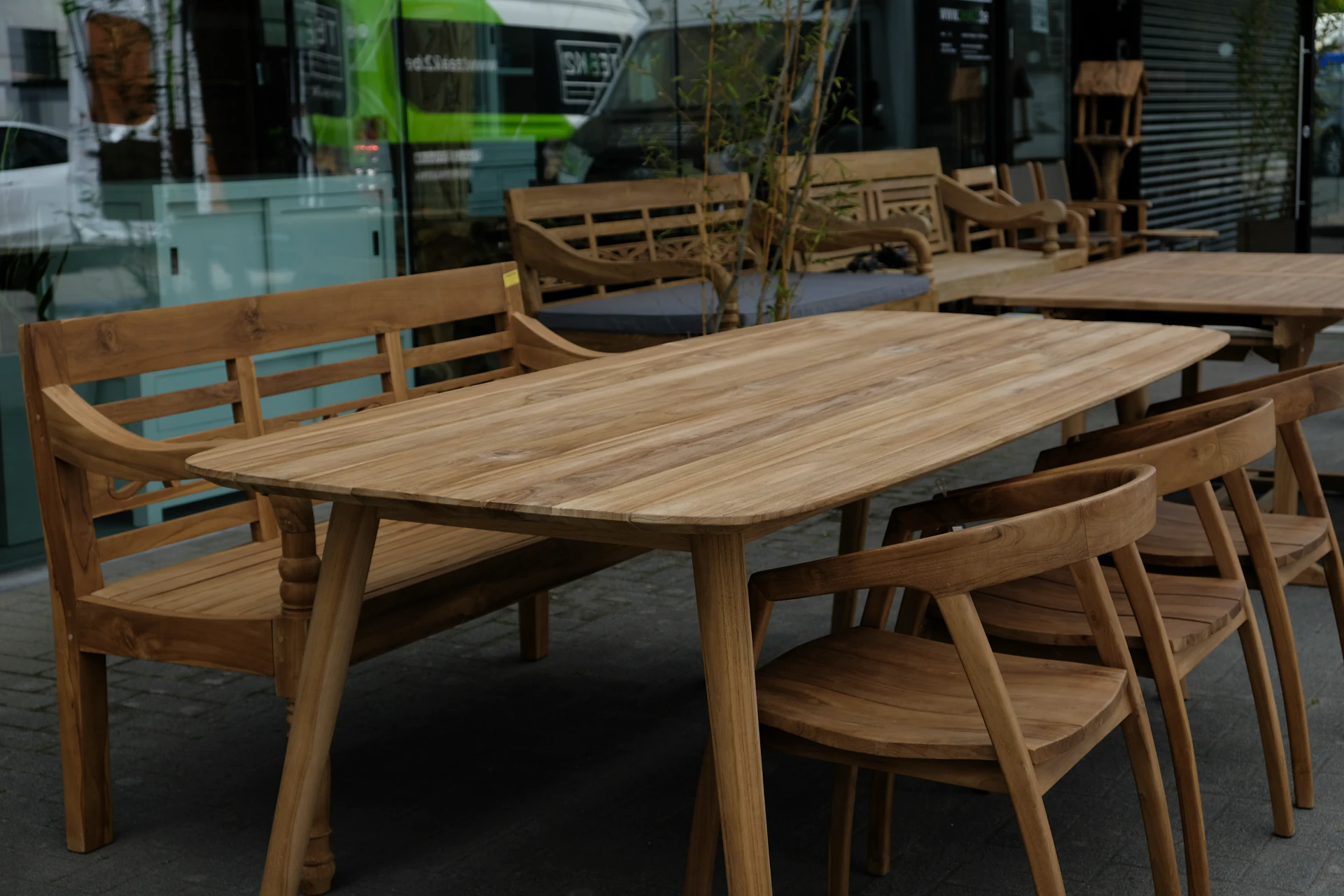 Teak Bersih O180-240 | teak retro garden table, scandi Teak retro garden table for outdoor use, Scandinavian design garden furniture of the highest quality at furniture store TEAK2.