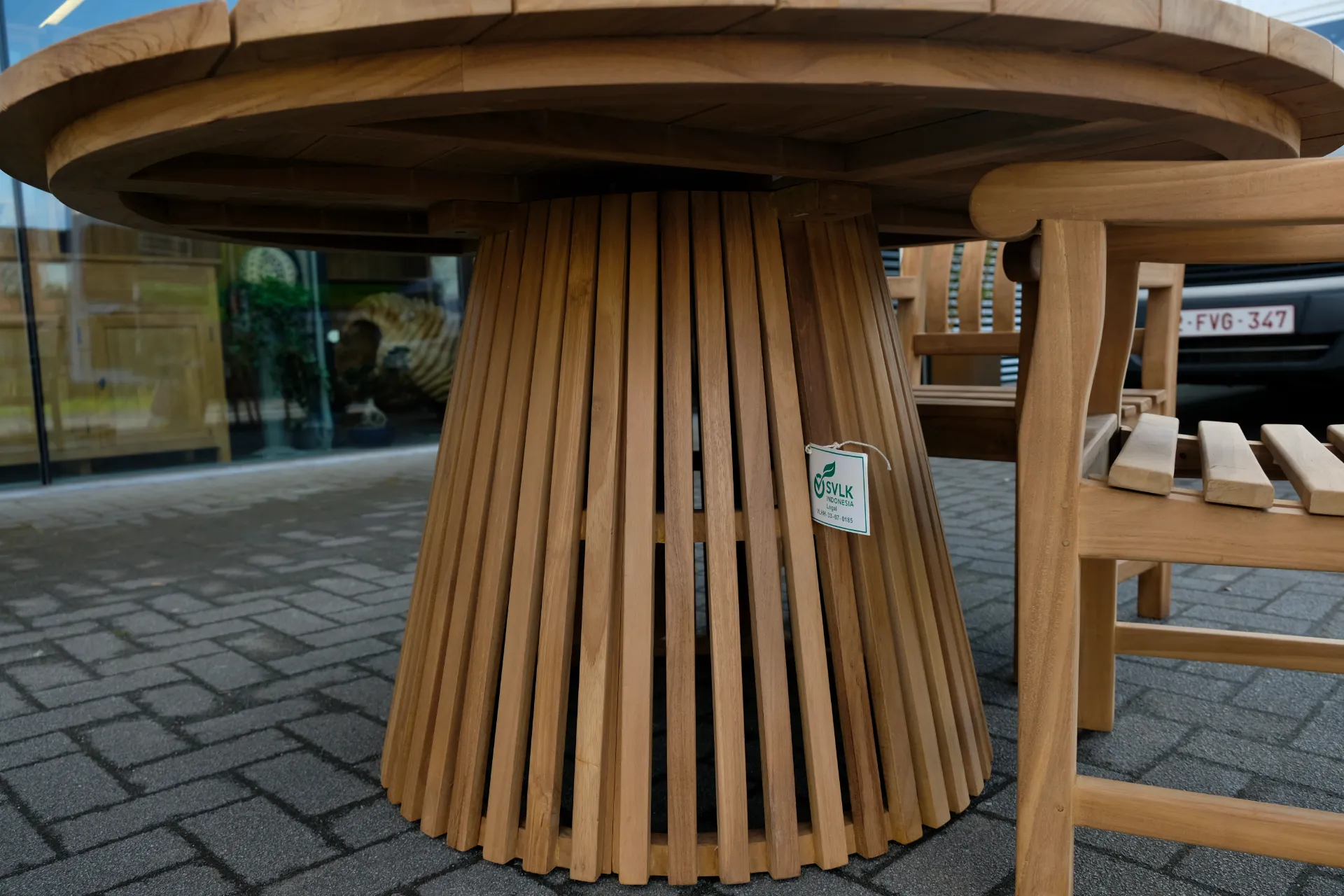 Teak Bersih OR120-150 | contemporary round teak garden table Contemporary round garden table in teak, trendy design. Designer garden table with round wooden legs in Scandinavian style - TEAK2.