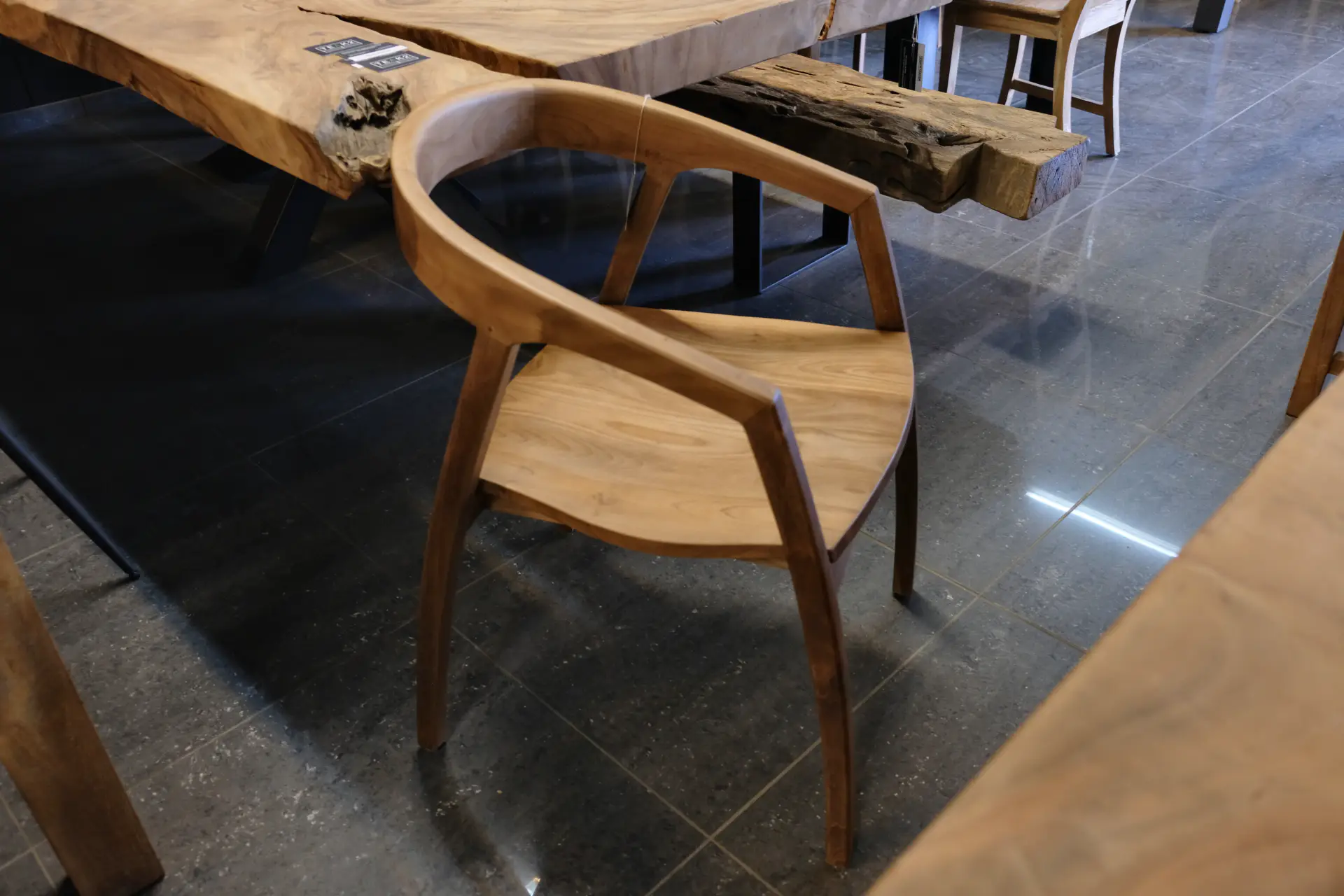 Teak Bersih Satu | Scandi teak dining room chair with armrest Scandi teak dining room chair with armrests, exclusive look. Wooden designer dining room chair, untreated teak - furniture shop TEAK2.