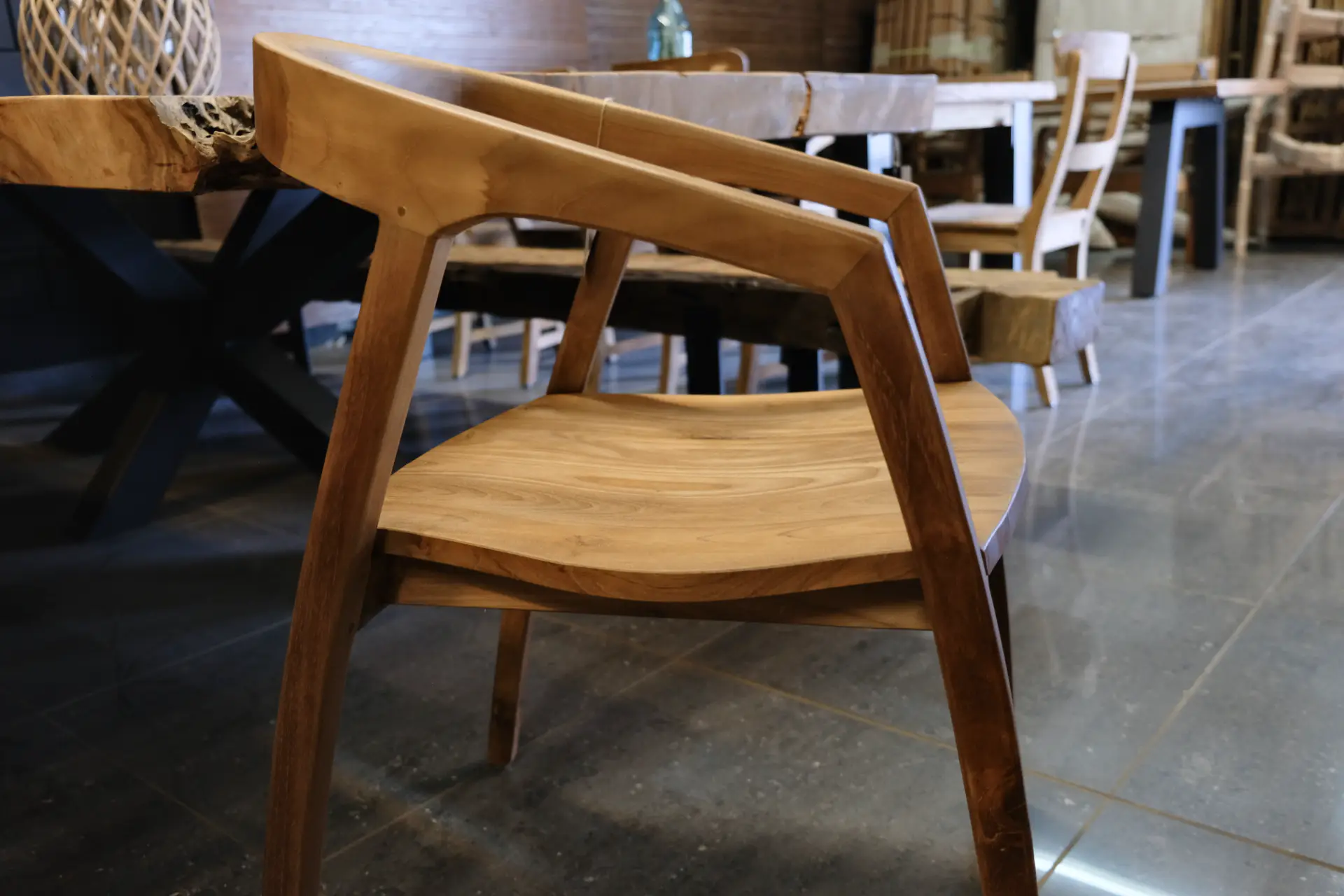 Teak Bersih Satu | Scandi teak dining room chair with armrest Scandi teak dining room chair with armrests, exclusive look. Wooden designer dining room chair, untreated teak - furniture shop TEAK2.