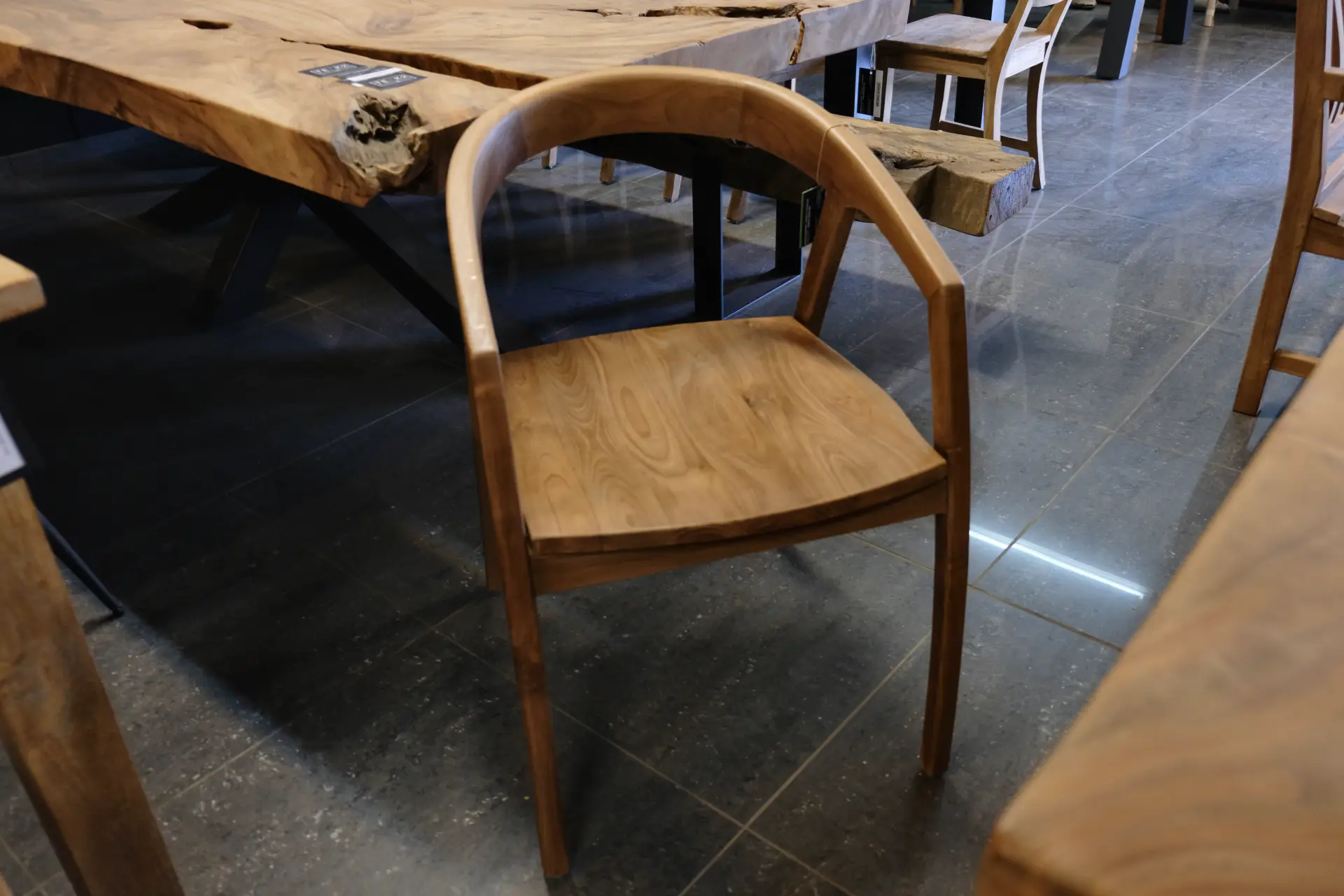 Teak Bersih Satu | Scandi teak dining room chair with armrest Scandi teak dining room chair with armrests, exclusive look. Wooden designer dining room chair, untreated teak - furniture shop TEAK2.