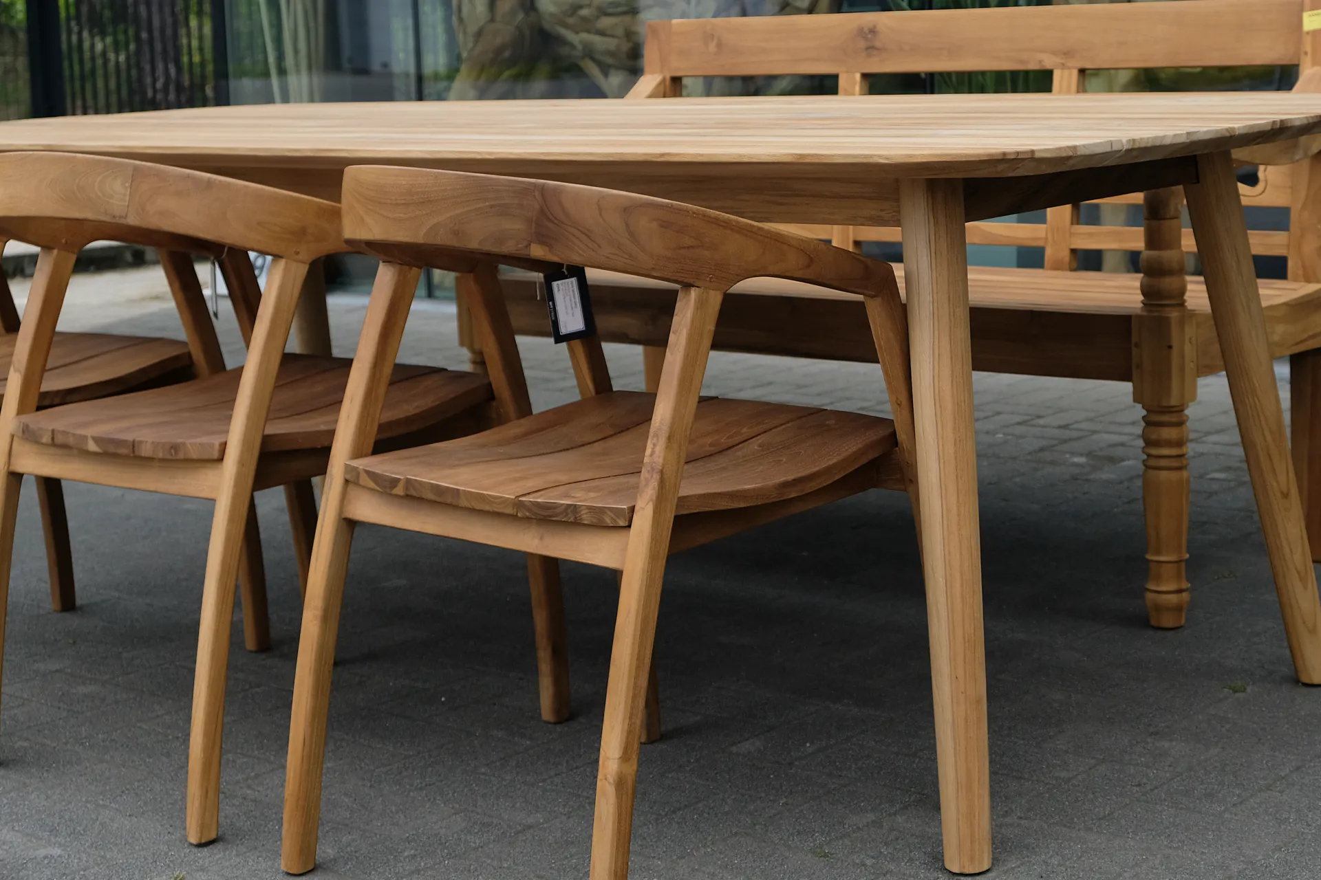 Teak Bersih Satu O | Chaise de jardin en teck Scandi avec accoudoirs Chaise de jardin Scandi en teck avec accoudoirs, look exclusif. Chaises de jardin design en bois, teck non traité - magasin de meubles TEAK2.