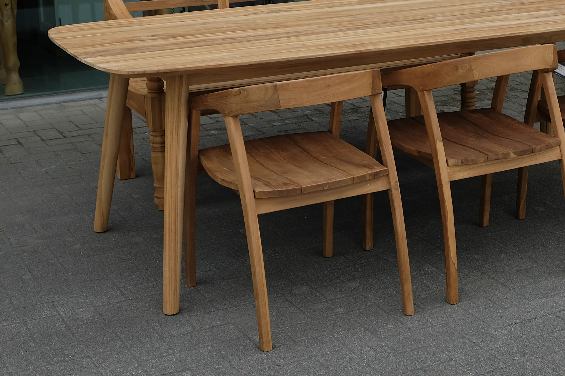 Teak Bersih Satu O | Chaise de jardin en teck Scandi avec accoudoirs Chaise de jardin Scandi en teck avec accoudoirs, look exclusif. Chaises de jardin design en bois, teck non traité - magasin de meubles TEAK2.