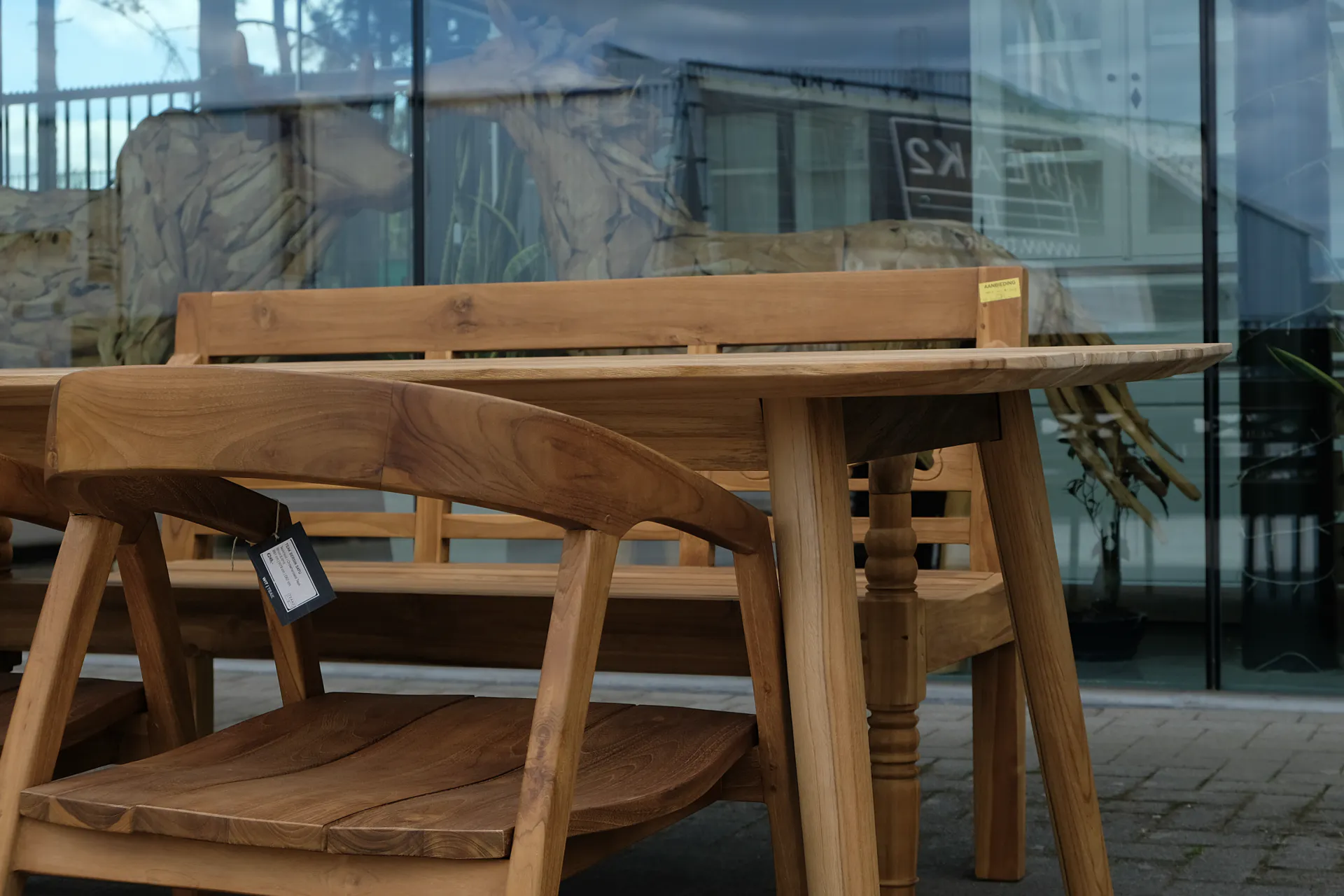 Teak Bersih Satu O | Chaise de jardin en teck Scandi avec accoudoirs Chaise de jardin Scandi en teck avec accoudoirs, look exclusif. Chaises de jardin design en bois, teck non traité - magasin de meubles TEAK2.