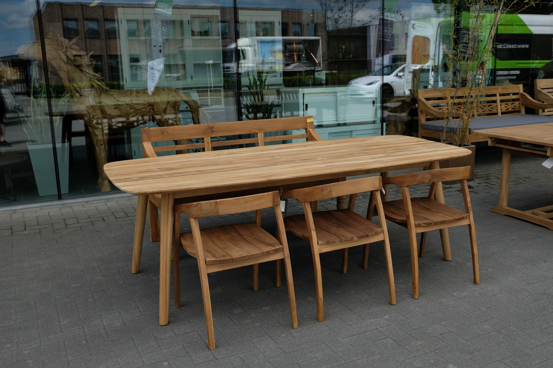 Teak Bersih Satu O | Chaise de jardin en teck Scandi avec accoudoirs Chaise de jardin Scandi en teck avec accoudoirs, look exclusif. Chaises de jardin design en bois, teck non traité - magasin de meubles TEAK2.