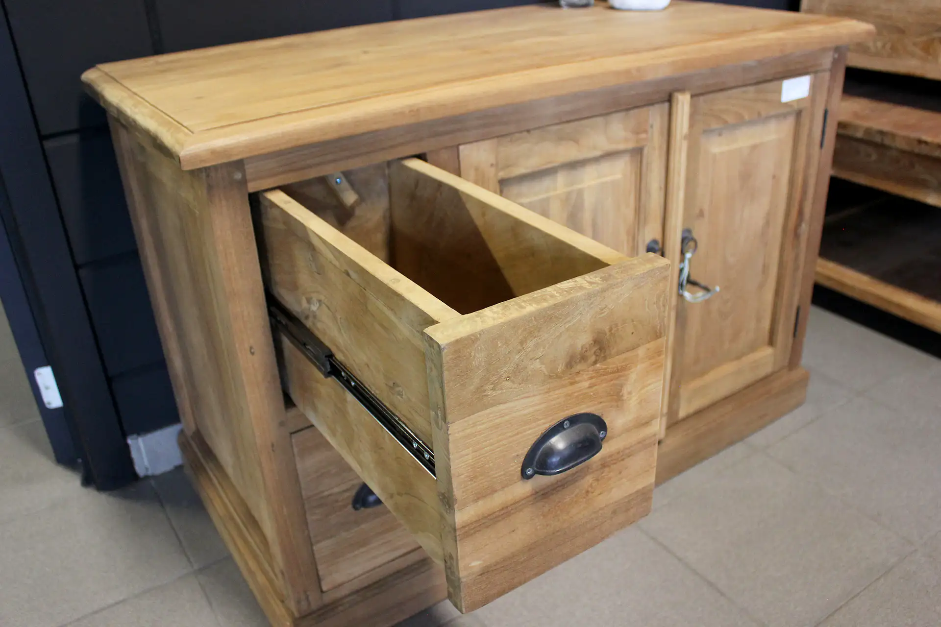 Teak Besar TV100XH | tall, rustic-style teak Tv unit High rustic style teak Tv unit. Rustic style Tv unit with high construction and a combination of authentic drawers and rustic style.