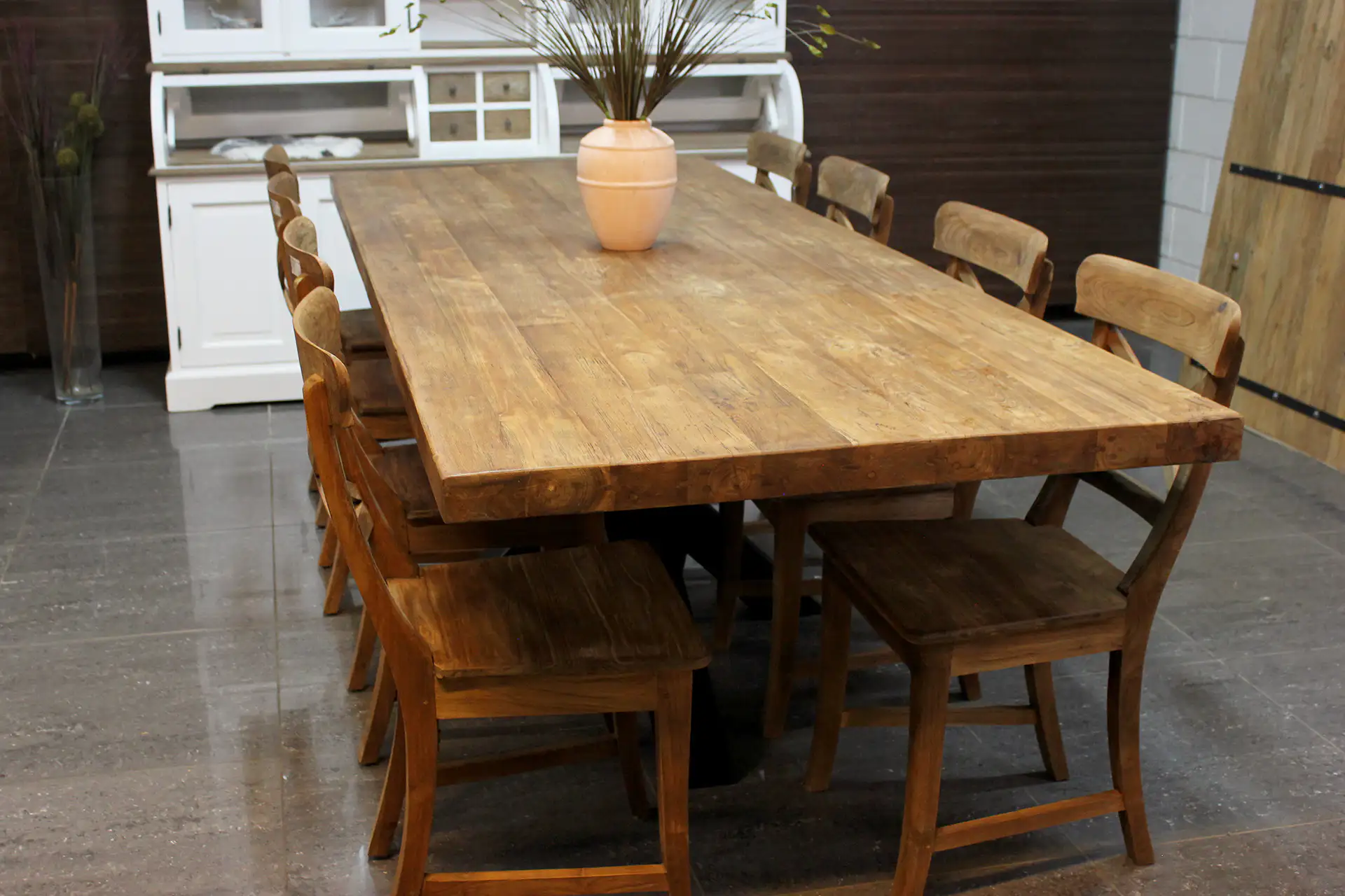 Teak Besi T180-300L Old | table de salle à manger design, pied industriel Table de salle à manger design en teck avec pied industriel. Magnifique plateau épais en vieux teck. Tables de salle à manger exclusives chez TEAK2.