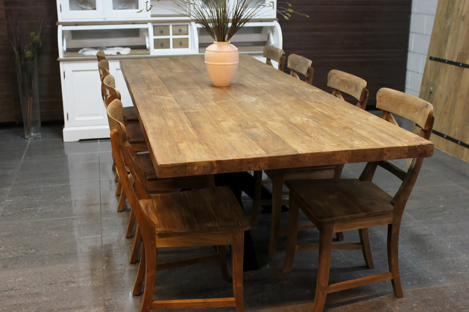 Teak Besi T180-300L Old | table de salle à manger design, pied industriel Table de salle à manger design en teck avec pied industriel. Magnifique plateau épais en vieux teck. Tables de salle à manger exclusives chez TEAK2.