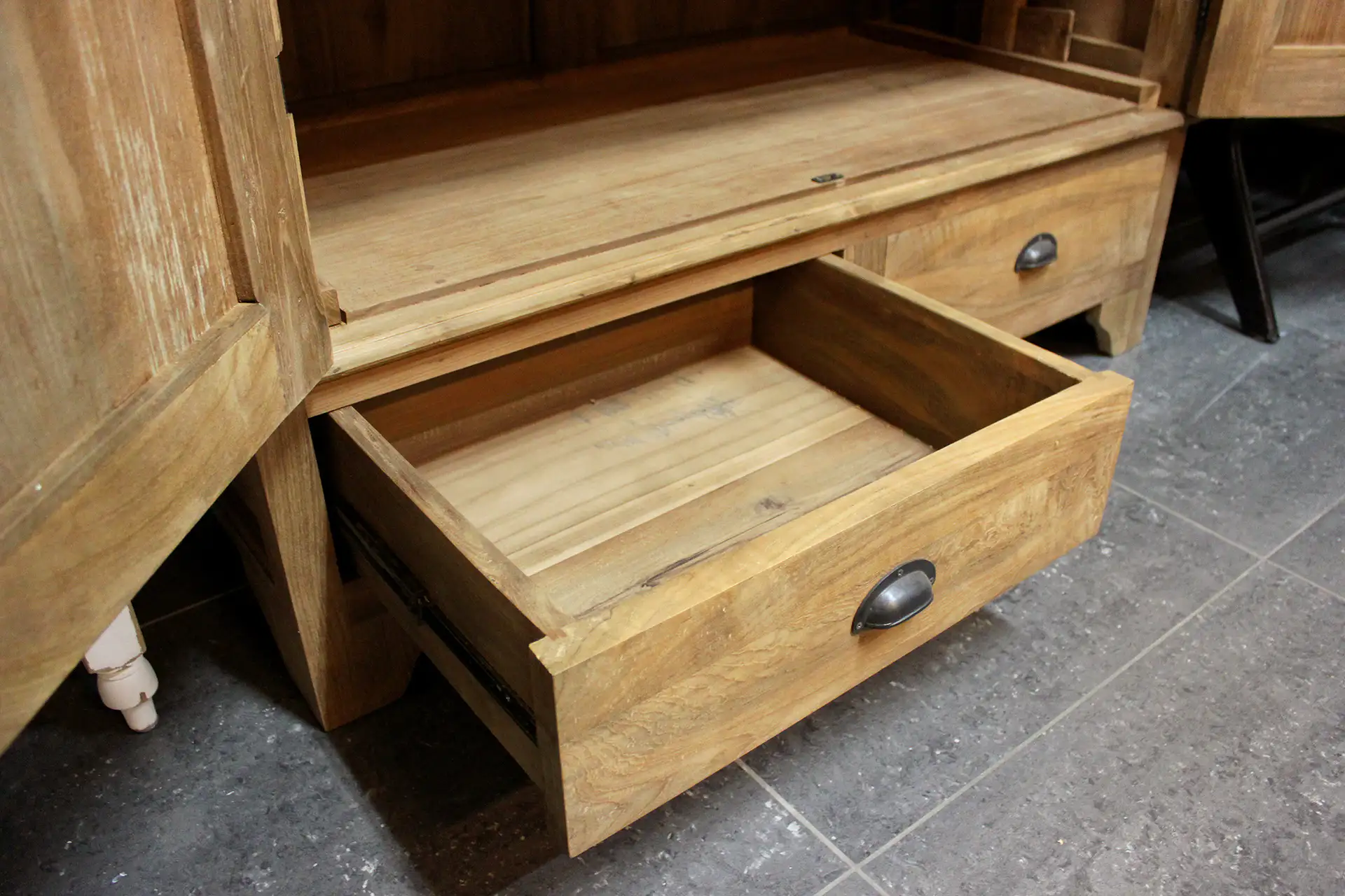 Teak Busana 120-180 | solid teak wardrobe in rustic style Solid rustic-style teak wardrobe and practical storage space. Solid wardrobe or wall cupboard at furniture store TEAK2.