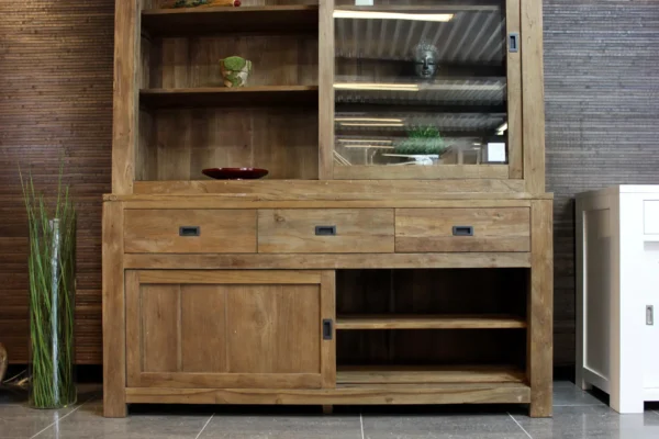 Designer display cabinet in beautiful old teak. This teak buffet cabinet has an exclusive look. Teak furniture store TEAK2.