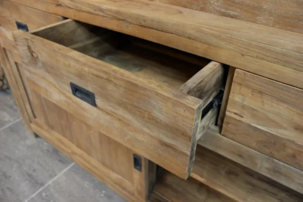Designer display cabinet in beautiful old teak. This teak buffet cabinet has an exclusive look. Teak furniture store TEAK2.