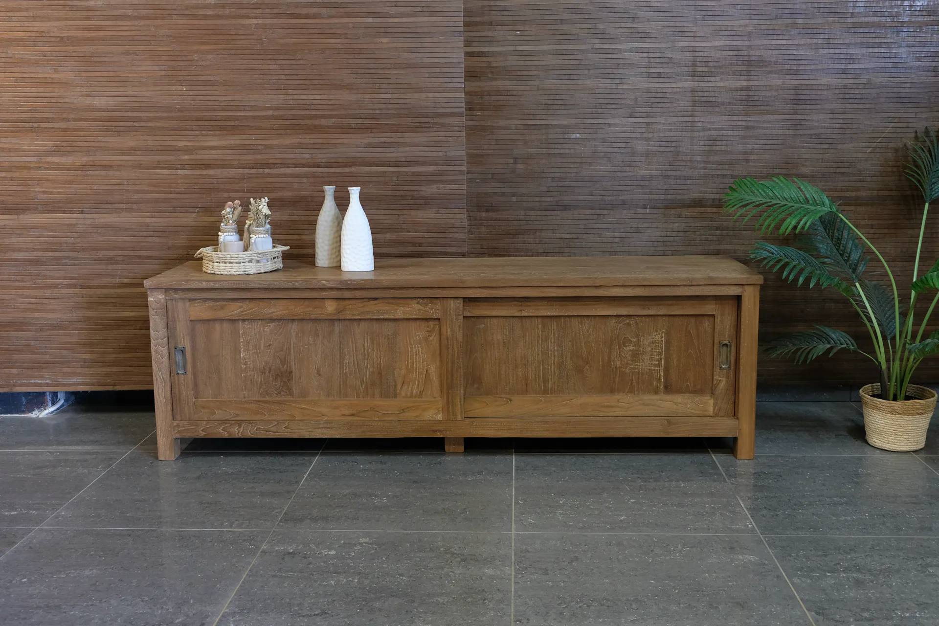 Teak Corak TV100-240SL Old | Modern Teak Tv-Möbel Modernes Tv-Möbel aus Teakholz mit Schiebetüren aus massivem, altem Teakholz. Qualität und Handwerkskunst aus Indonesien. Tv-Möbel - TEAK2