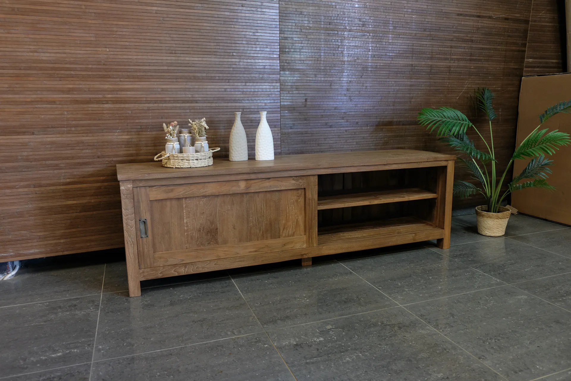 Teak Corak TV100-240SL Old | Modern Teak Tv-Möbel Modernes Tv-Möbel aus Teakholz mit Schiebetüren aus massivem, altem Teakholz. Qualität und Handwerkskunst aus Indonesien. Tv-Möbel - TEAK2