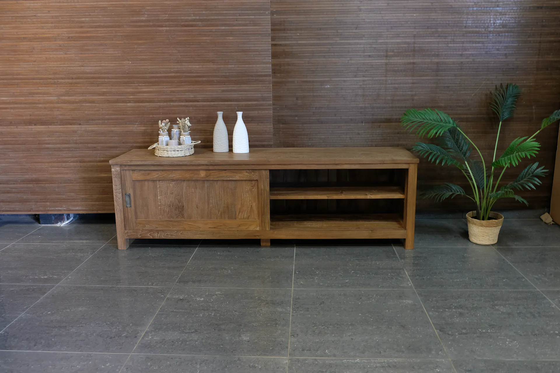 Teak Corak TV100-240SL Old | Modern Teak Tv-Möbel Modernes Tv-Möbel aus Teakholz mit Schiebetüren aus massivem, altem Teakholz. Qualität und Handwerkskunst aus Indonesien. Tv-Möbel - TEAK2