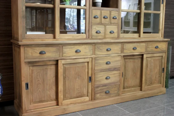 Großer Schrank aus massivem, glattem, unbehandeltem Teakholz, rustikal, geräumige Struktur. Buffetschrank, ausgezeichnetes Preis-Leistungs-Verhältnis, TEAK2.
