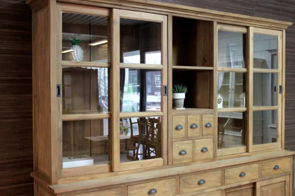 Großer Schrank aus massivem, glattem, unbehandeltem Teakholz, rustikal, geräumige Struktur. Buffetschrank, ausgezeichnetes Preis-Leistungs-Verhältnis, TEAK2.