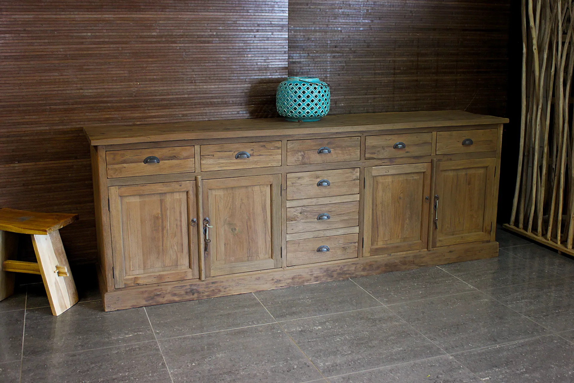 Teak Kedal D245-300PL Old | große rustikale Anrichte aus Teakholz Große rustikale Anrichte aus massivem altem Teakholz. Anrichte aus massivem Teakholz mit viel Stauraum – TEAK2-Möbelgeschäft.