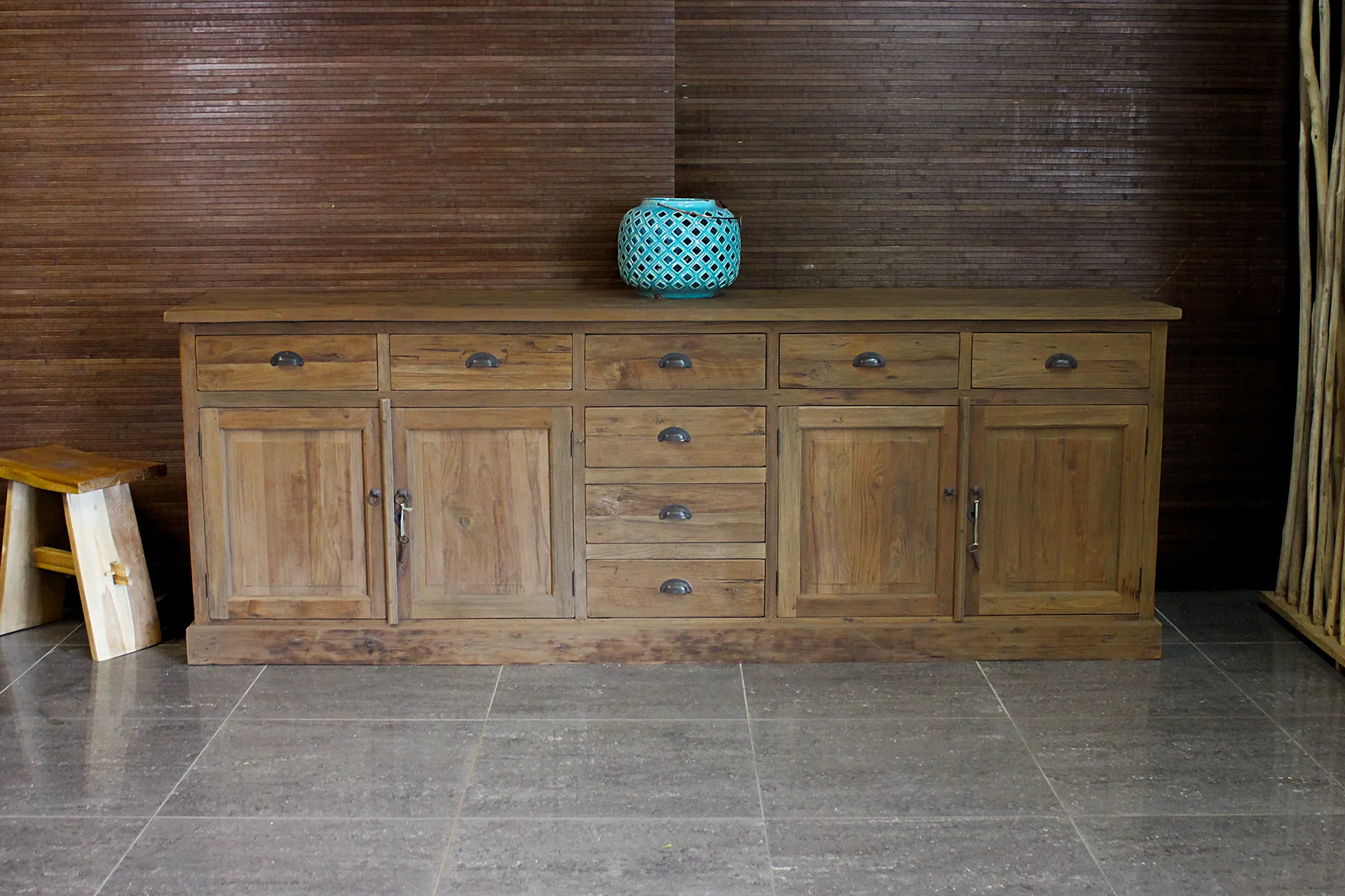 Teak Kedal D245-300PL Old | große rustikale Anrichte aus Teakholz Große rustikale Anrichte aus massivem altem Teakholz. Anrichte aus massivem Teakholz mit viel Stauraum – TEAK2-Möbelgeschäft.