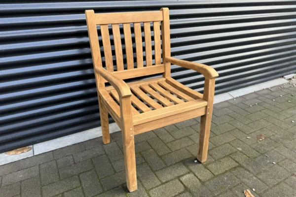 Robust teak garden chair with armrests. Teak garden chair with a combination of classic and rustic style. Garden furniture - TEAK2.