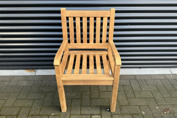 Robust teak garden chair with armrests. Teak garden chair with a combination of classic and rustic style. Garden furniture - TEAK2.