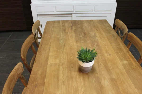 Moderne eettafel teak in glad onbehandeld teakhout. Massieve teak eettafel, kwaliteit uit Indonesië! Teakhouten tafels bij TEAK2.