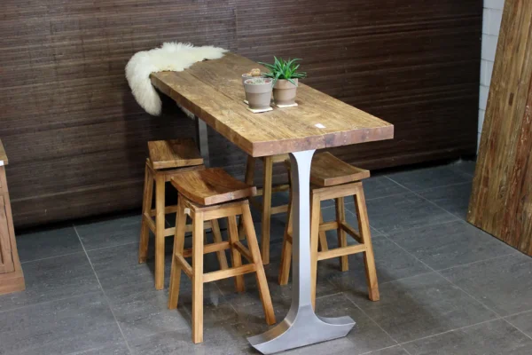 Exklusiver Stehtisch aus Teakholz mit Metallgestell. Designer-Stehtisch aus Teakholz mit modernem Edelstahlfuß (Inox-Fuß) – TEAK2.