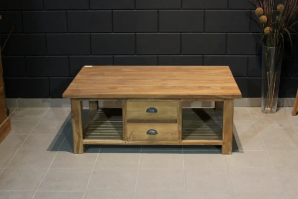 Rechteckiger Couchtisch im rustikalen Stil aus altem Teakholz. Teak-Couchtische aus Indonesien, schöne Qualität. Teakmöbel – TEAK2.