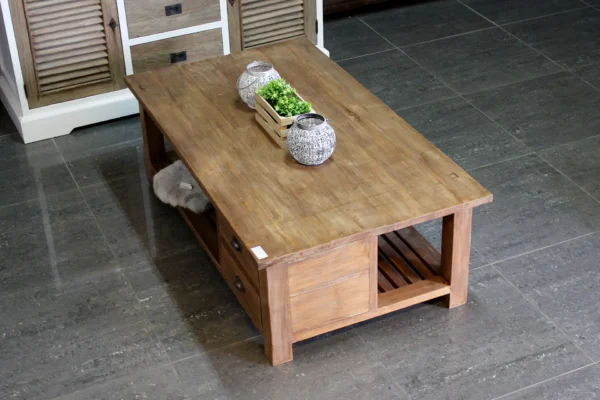 Rechteckiger Couchtisch im rustikalen Stil aus altem Teakholz. Teak-Couchtische aus Indonesien, schöne Qualität. Teakmöbel – TEAK2.