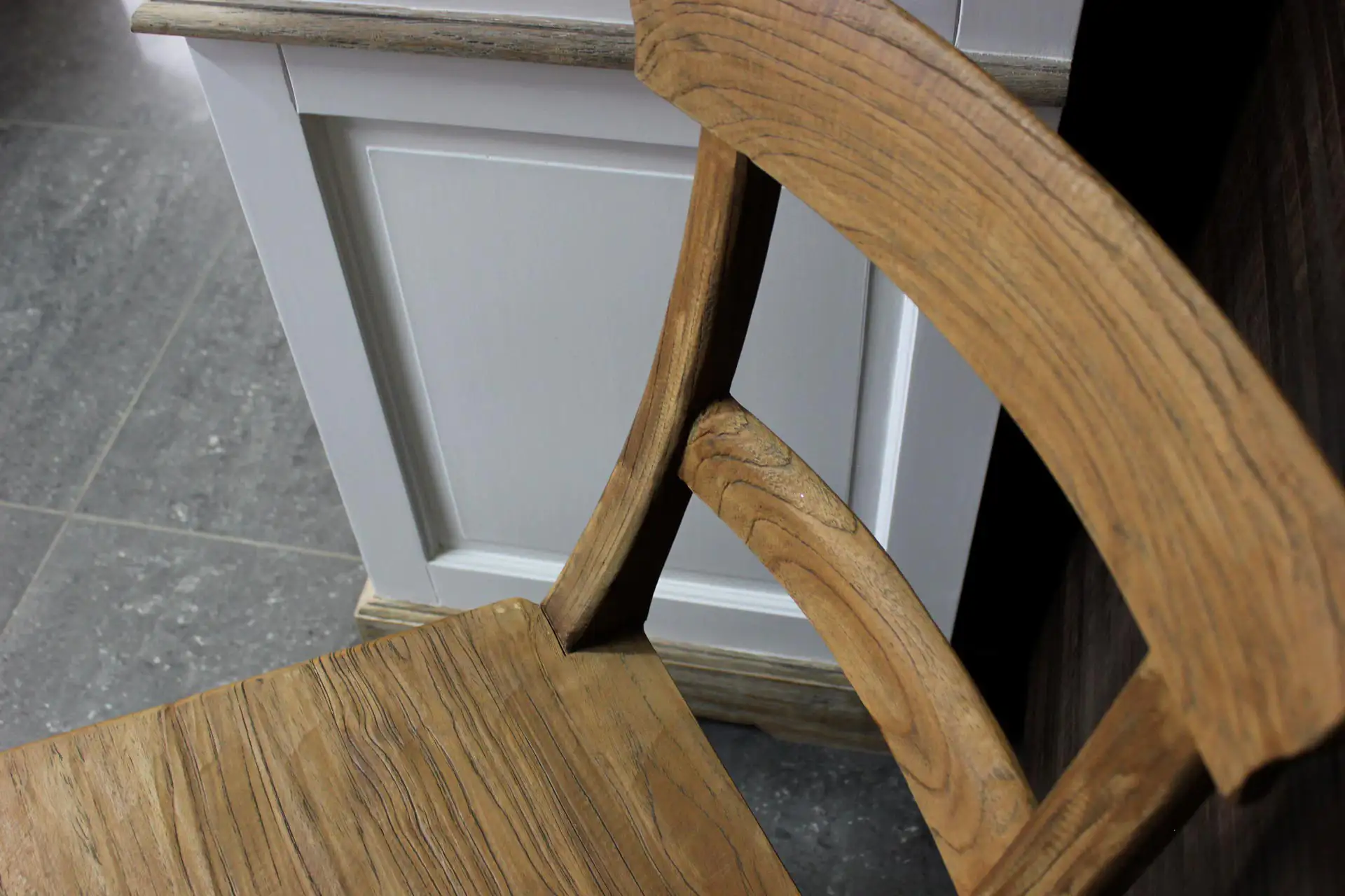 Teak Kursi L-Old | landelijke teakhouten eetkamerstoel, teak stoel Landelijke teakhouten eetkamerstoel, teak stoel in oud teakhout uit Indonesië. Comfortabele zit & degelijke constructie - TEAK2.