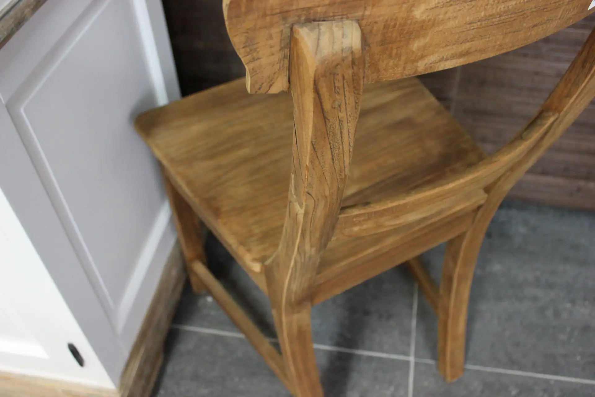 Teak Kursi L-Old | landelijke teakhouten eetkamerstoel, teak stoel Landelijke teakhouten eetkamerstoel, teak stoel in oud teakhout uit Indonesië. Comfortabele zit & degelijke constructie - TEAK2.