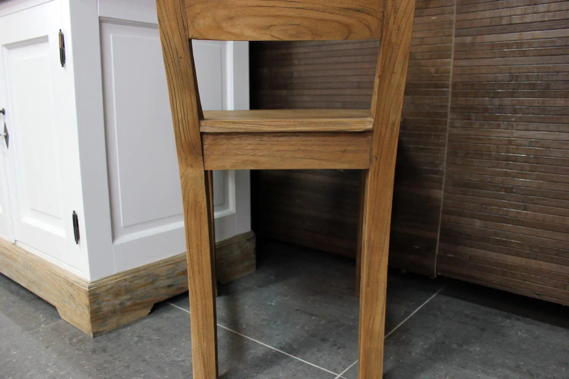 Teak Kursi L-Old | landelijke teakhouten eetkamerstoel, teak stoel Landelijke teakhouten eetkamerstoel, teak stoel in oud teakhout uit Indonesië. Comfortabele zit & degelijke constructie - TEAK2.